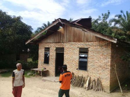 Puting Beliung Merusak 16 Rumah di Kepenuhan Hulu, Rohul
